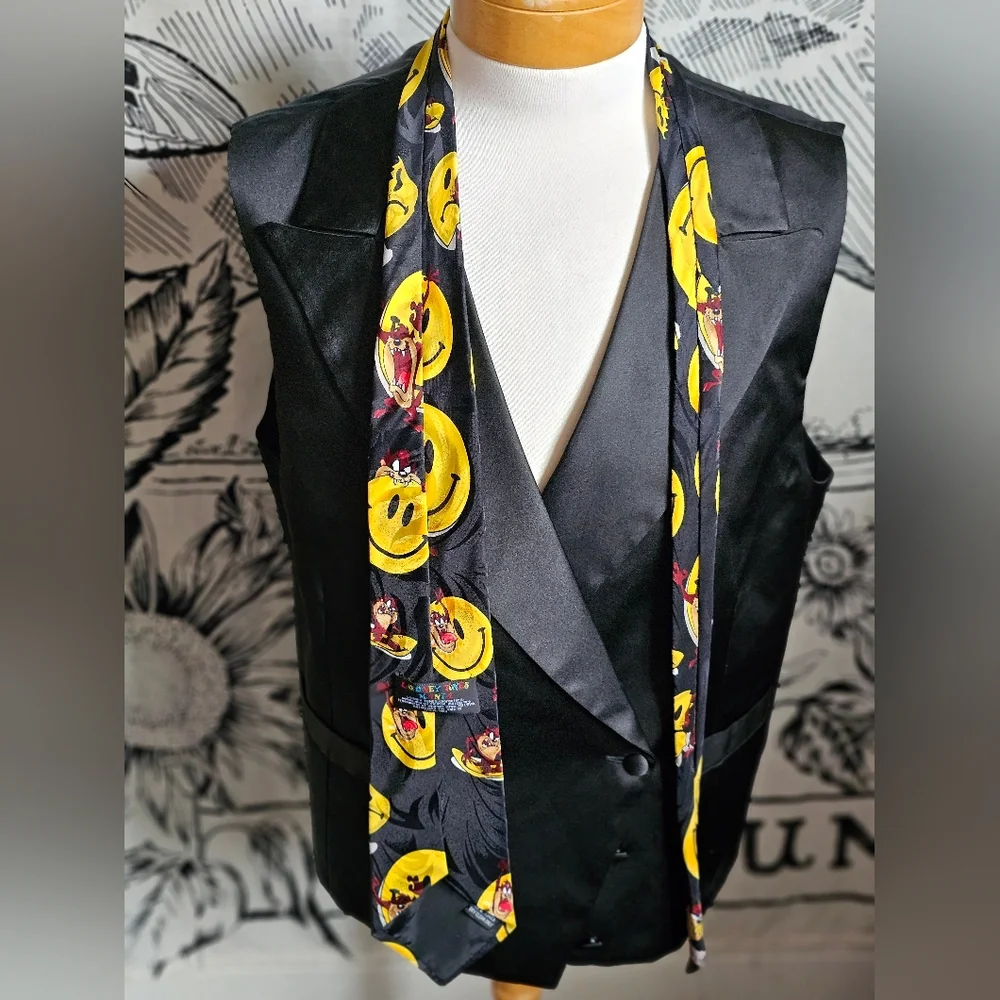 Warner Bros. tie excellent